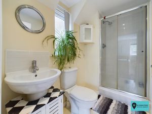En Suite - click for photo gallery